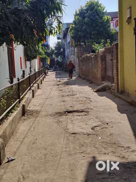 अनगढ़ महावीर रोड पर कॉलोनी के अंदर है 16 फीट का रास्ता है 15 बाई 65 है