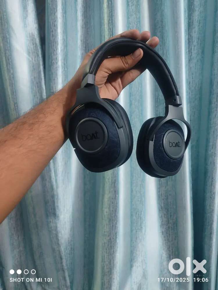 Headset 558 boat rockerz headphones 3 month old rarely used