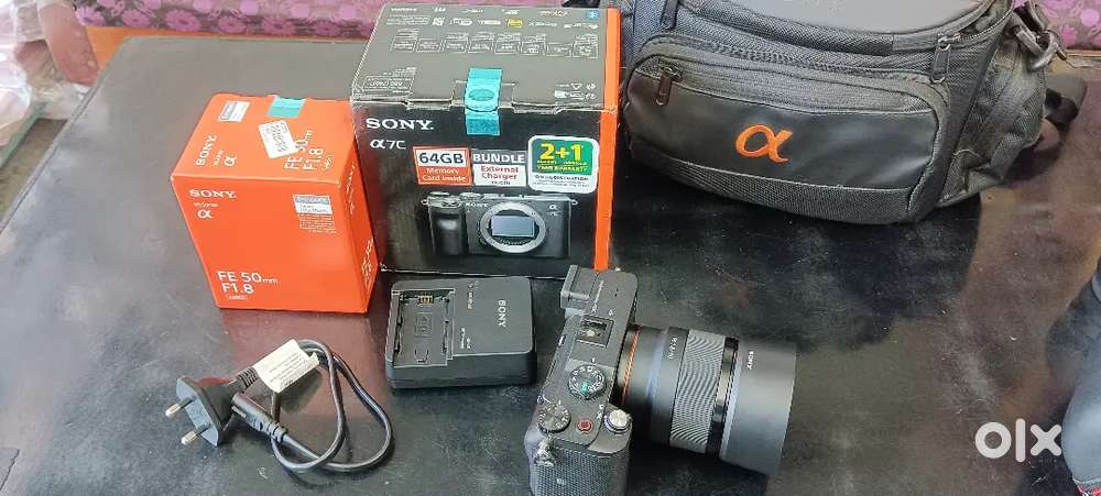 Sony 7C & 50 mm 1.8 with bill