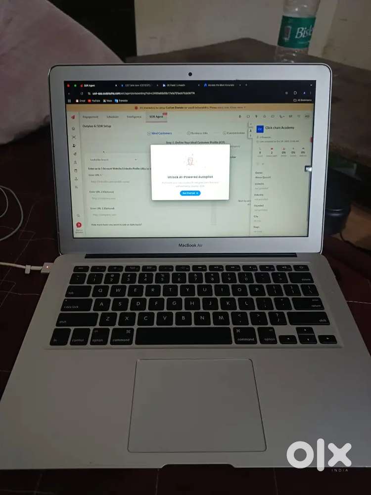 MacBook Air 2017 and JBL Wave Buds 2