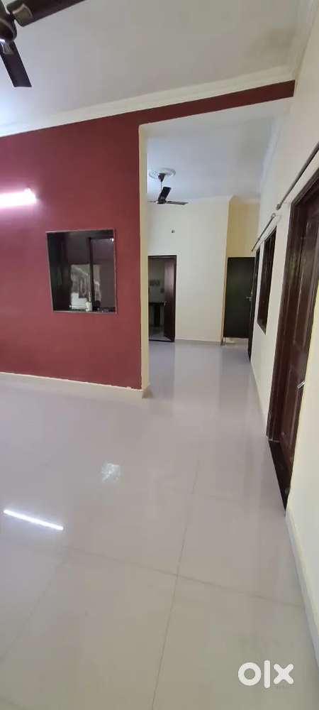 Specious, airy accommodation 24 hrs water facility house in 1st floor