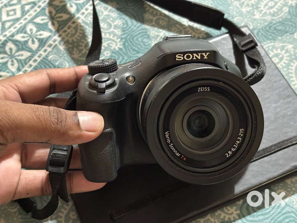 Sony DSC-HX400V Zoom Camera – 50x Optical  Superb Condition