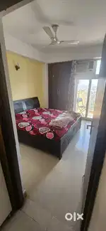 Flatemate female only