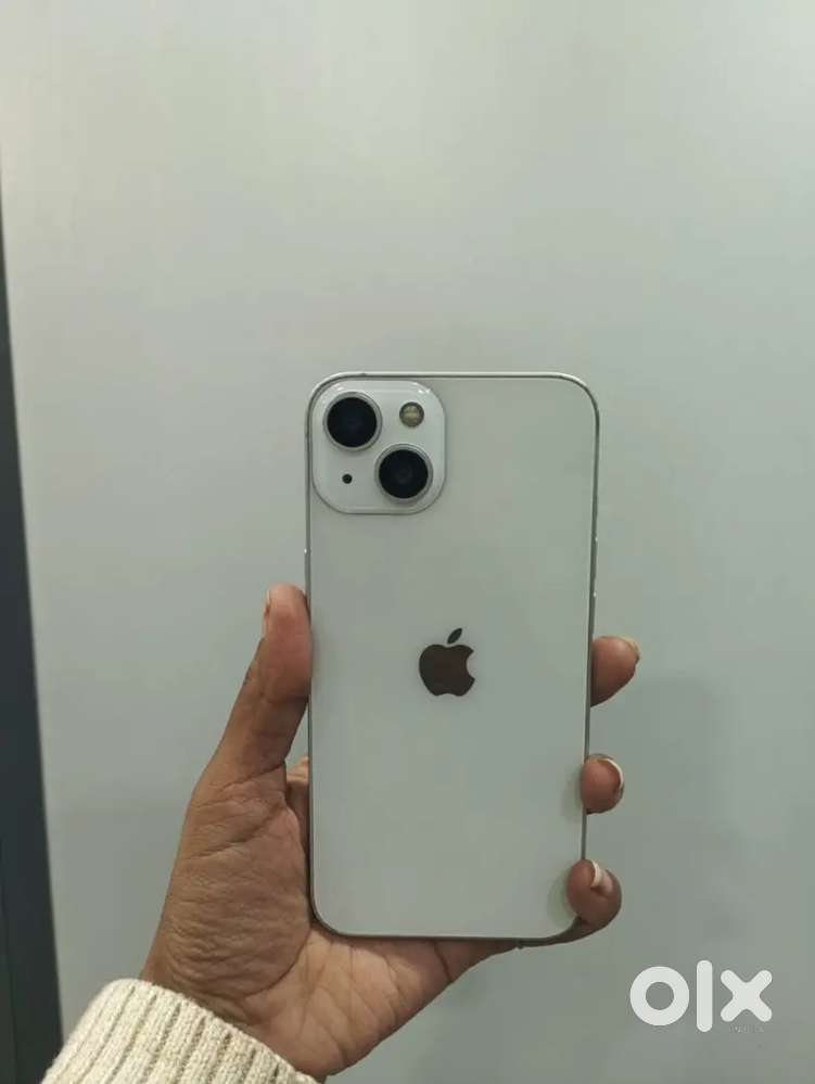 Selling 1.5 year old iphone 13(128) wid box & data cable