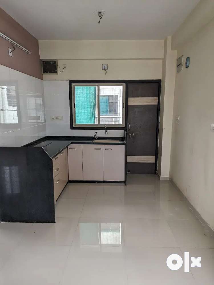 2BHK semi Furnished flat for rent in manjalpur near Sun City Circle