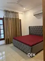 Independent 3bhk flat in 1 room available for girl