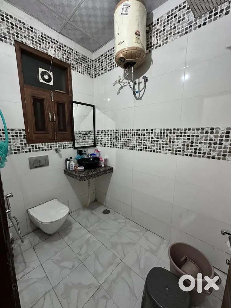 2 bhk owner free for boys sector 54 first 29k  and ground floor 32k