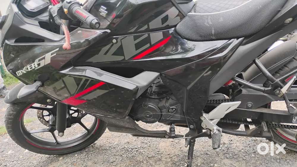 Black color suzuki gixxer 155CC bike