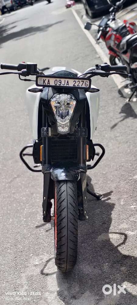 Second owner, brand new tyres, fixed price