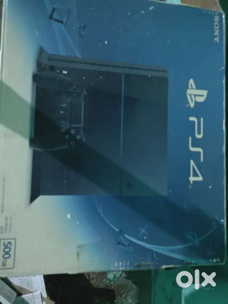 Ps4 with 8 games one controller