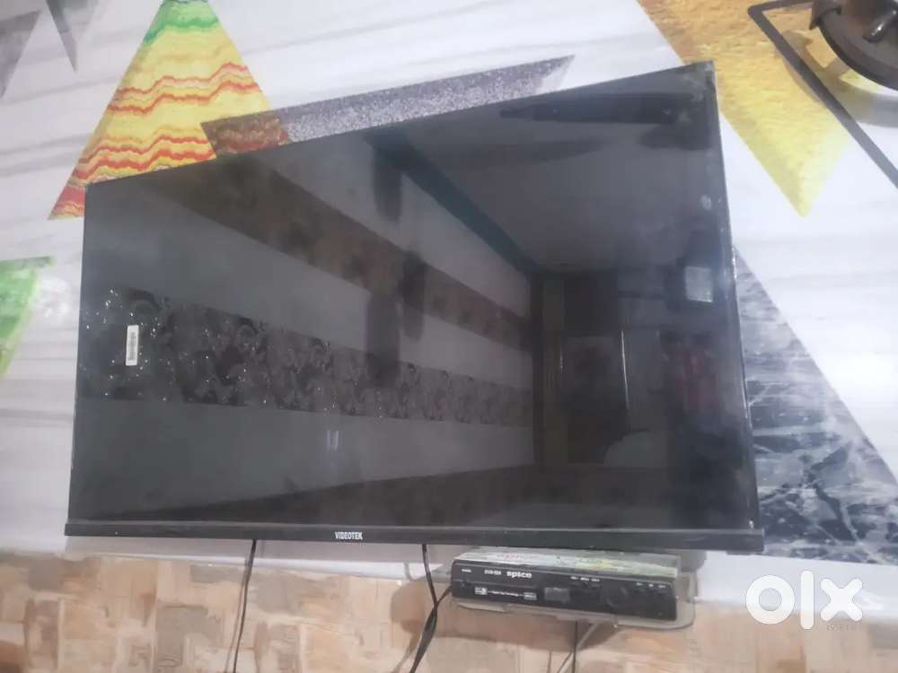 Videotek led 43 inch  good condition all original