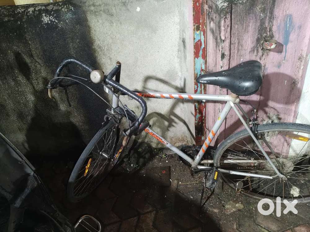 Hero hawk road racer non gear cycle. 3000 rs only. Fix prices.