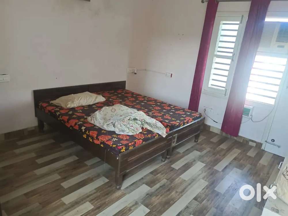 Owner free 2bhk 1st floor kanal house