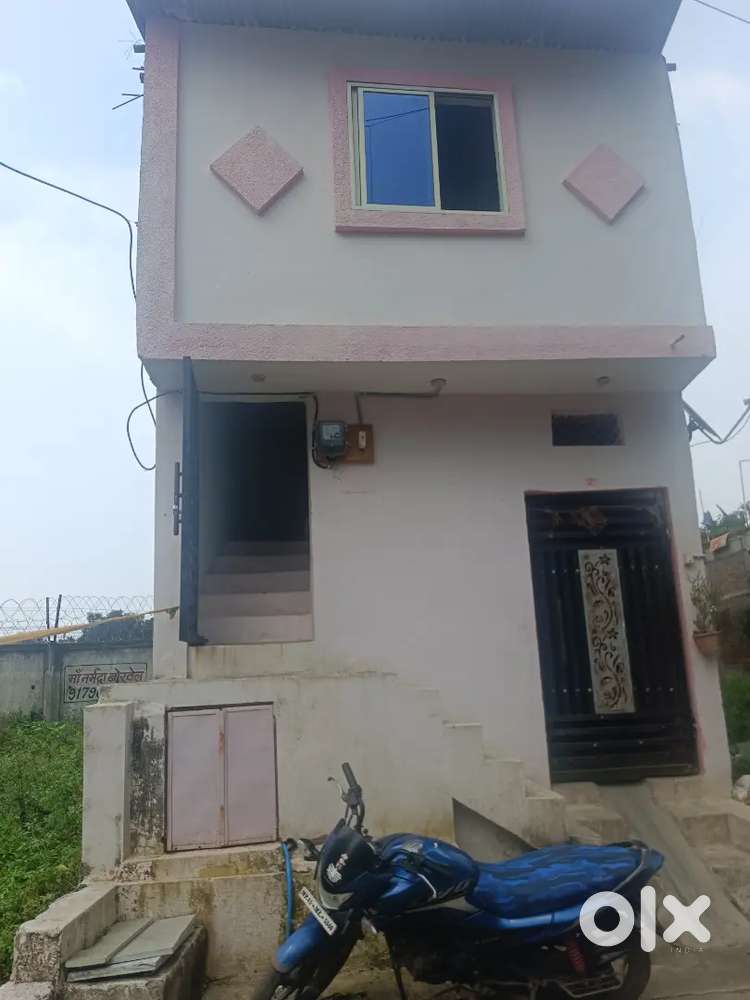 Do kamre ek kitchen family Wale Ko dena hai upar chaddar hai