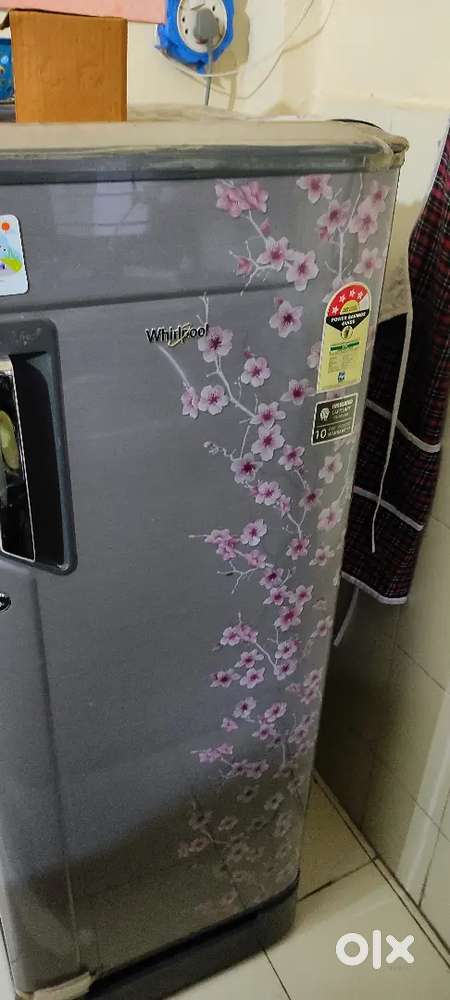 Whirlpool 214 Lit New Conditions Fridge