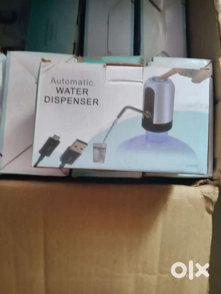 Water dispenser for water bottle