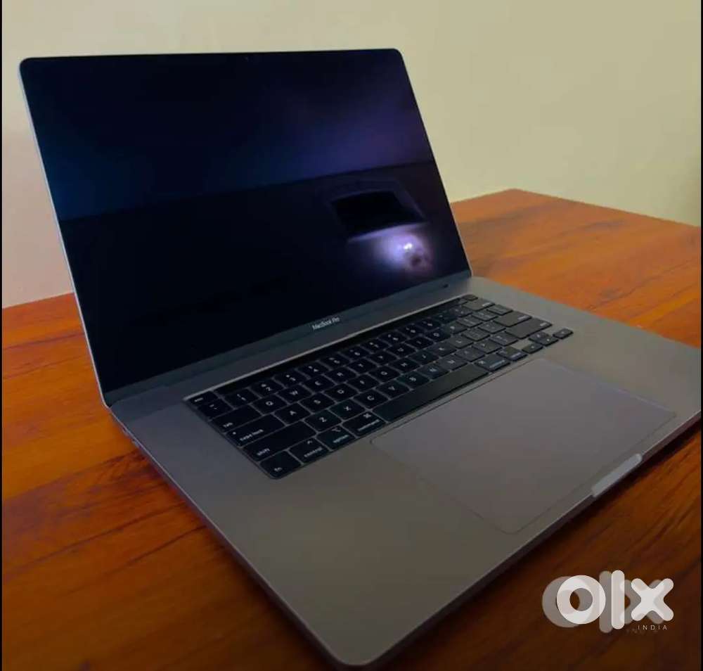 Macbook pro 16 inch (16gb/512ssd)