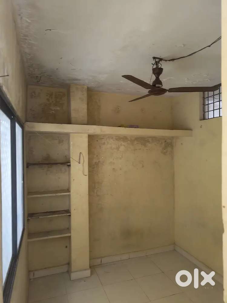No restriction, 2bhk 9000 rent