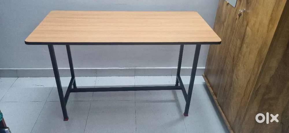 Good condition Mica table for sale