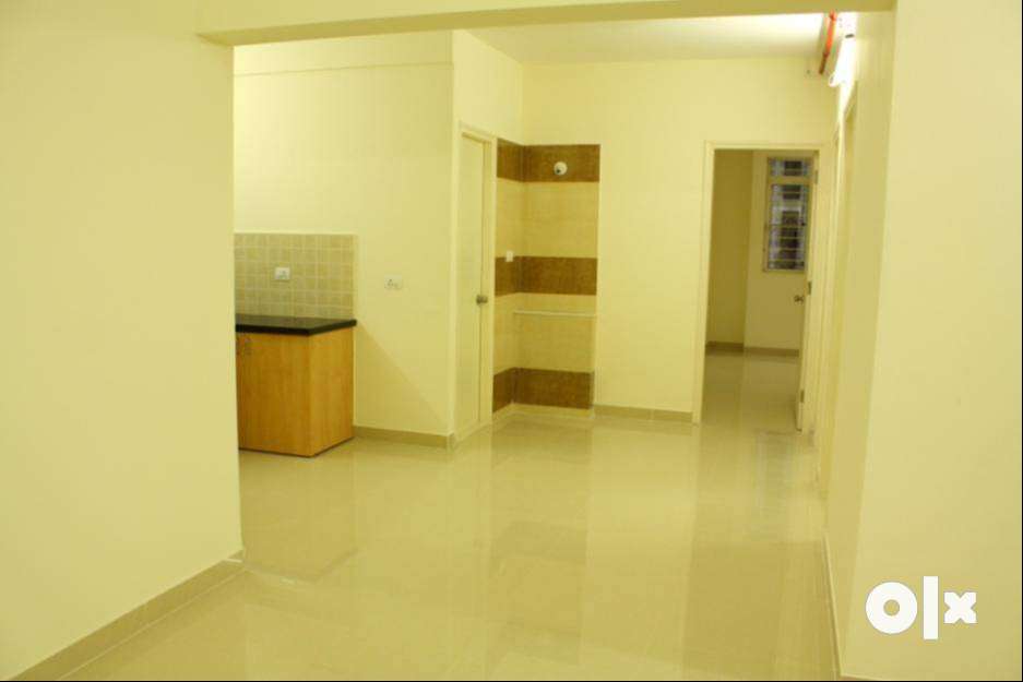 Near Magarpatta 2 Bhk With Kithchan Trolly Flat For Rent.