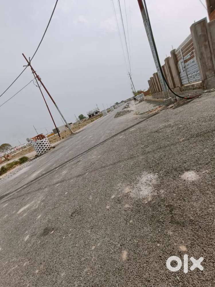 Dakhil kharij plots available kanpur raod banthra me