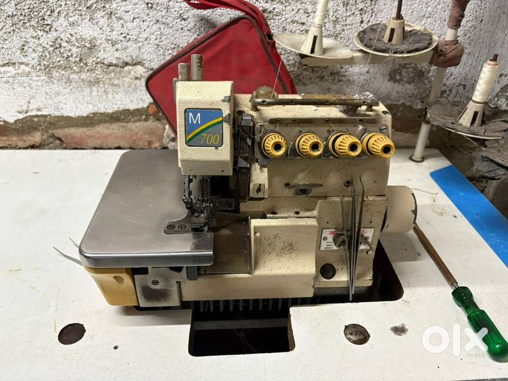 Overlock 4 thread sewing machine pegasas M700