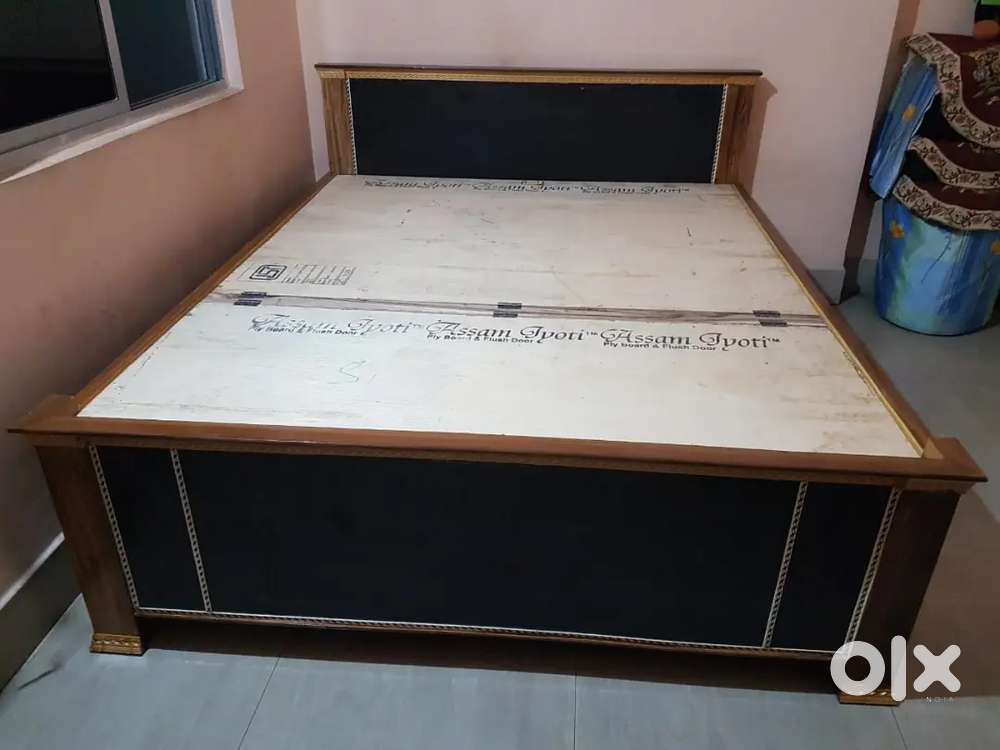 ---Very attractive new box bed having size 5/6.5