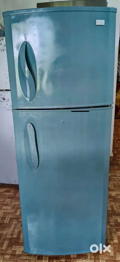 LG 280 litres Double door fridge & freezer