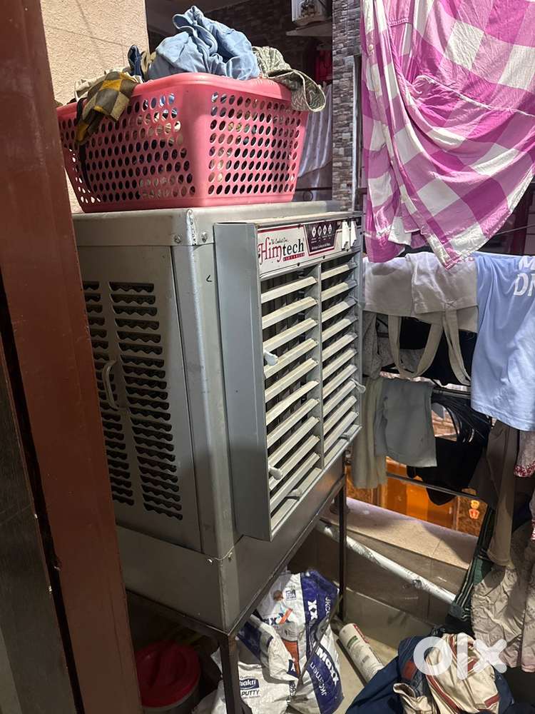 Cooler With stand