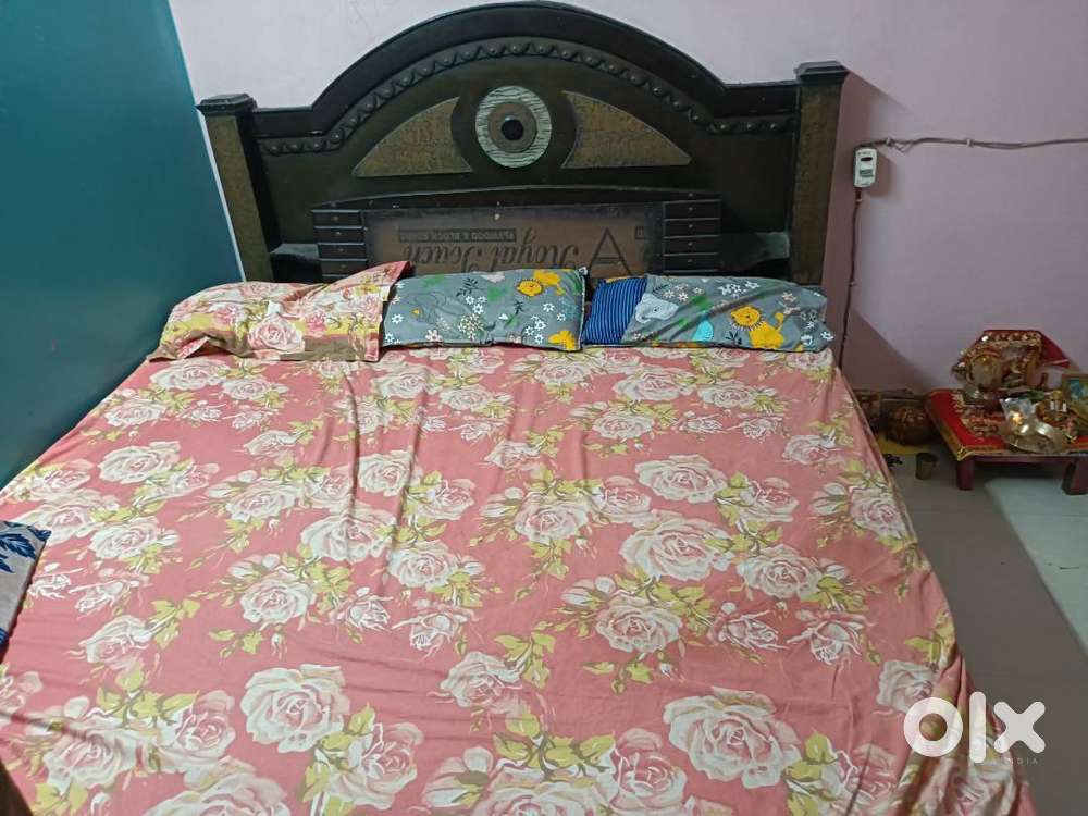 Box pattern double Bed