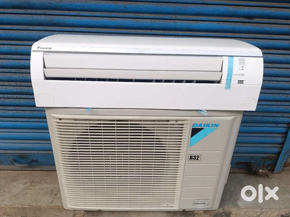 Almost new non inverter Daikin 16500 mein fitting free delivery free