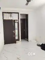 1 room available in 3 bhk near nhpc matro station