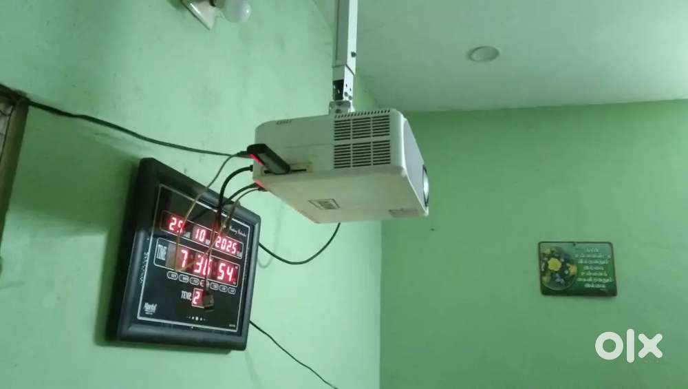 Aun key 6 full hd led projector.  Android projector with bluetooth