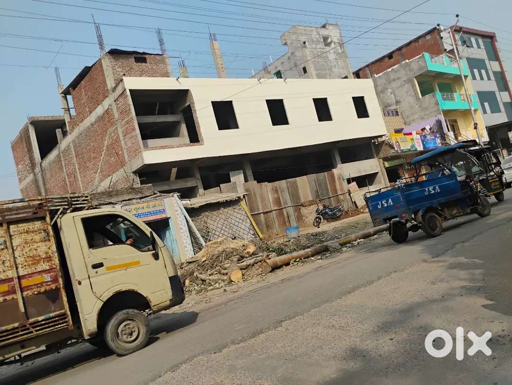 Basment and ground floor available for rent