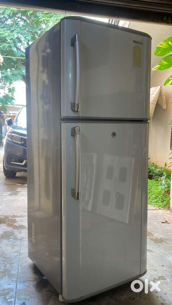 2 door Smasung fridge in excellent condition for sale.
