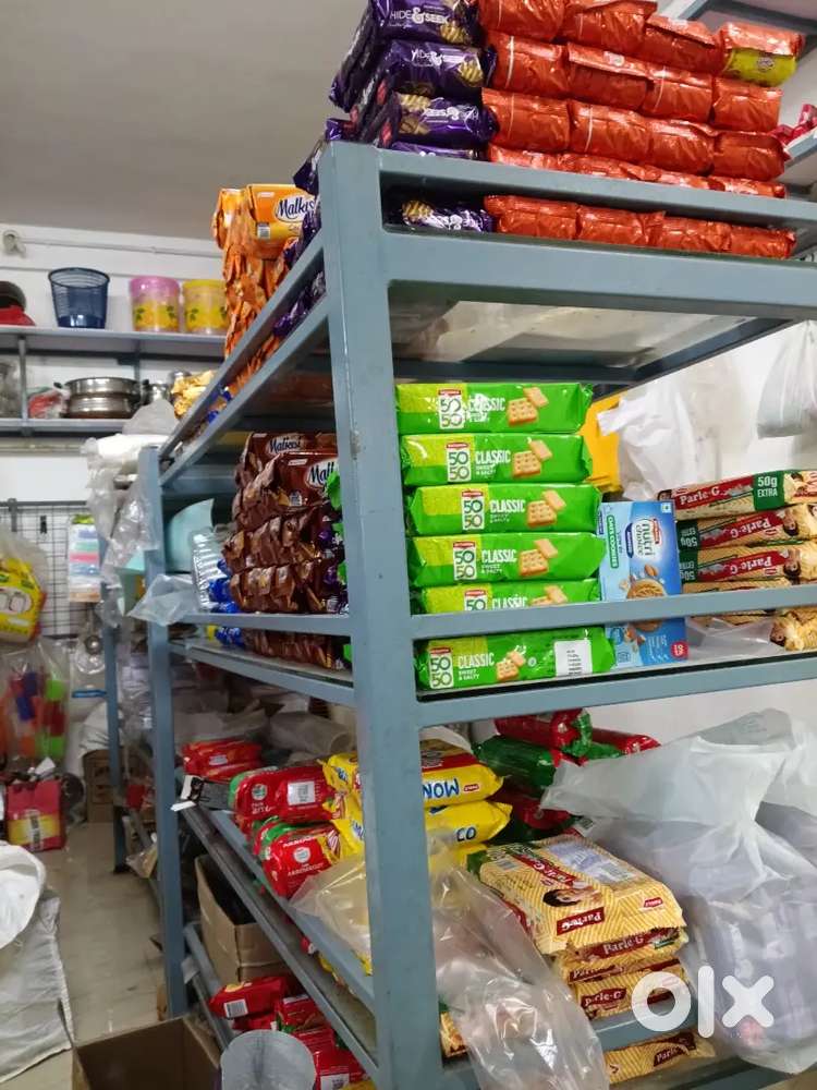 Paking staf running super market