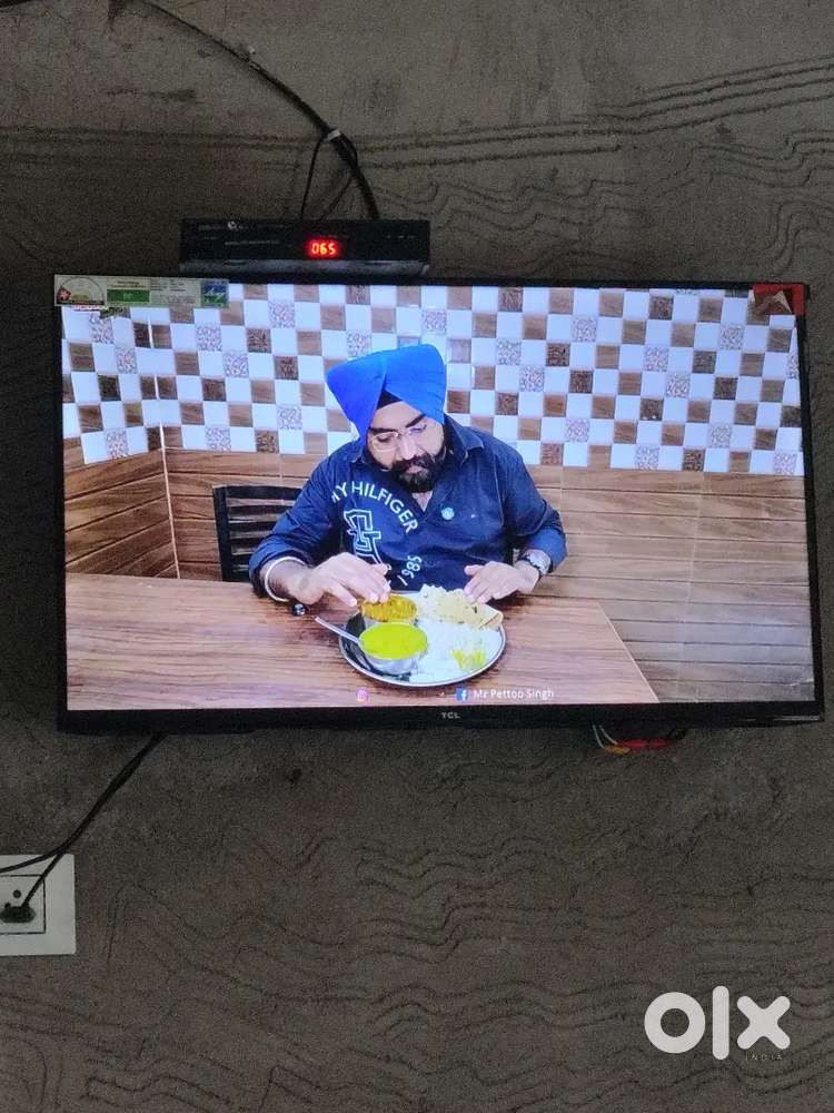 TCL google tv 32 inch 2 manth brand new boX pack cundition