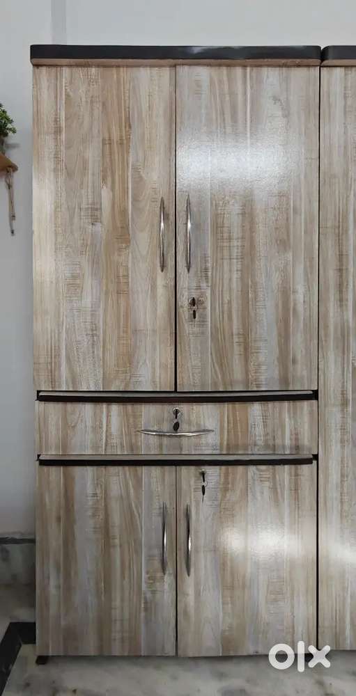 ALMIRAH / WARDROBE - WOODEN (1 Year Old)