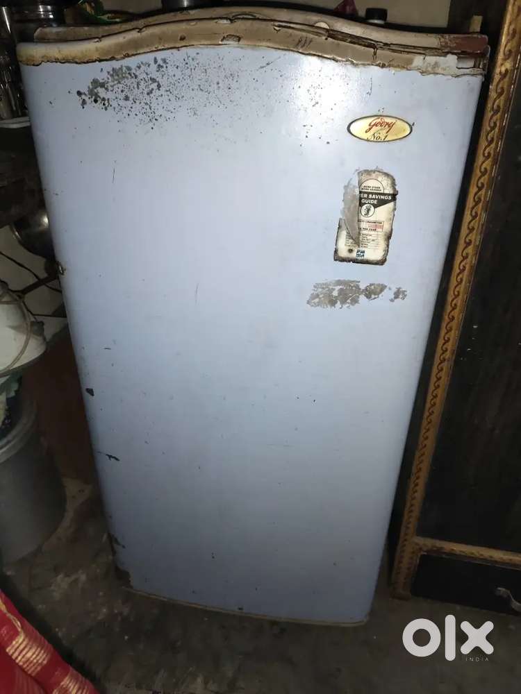 GODREJ FRIDGE ONLY 4 YEARS OLD