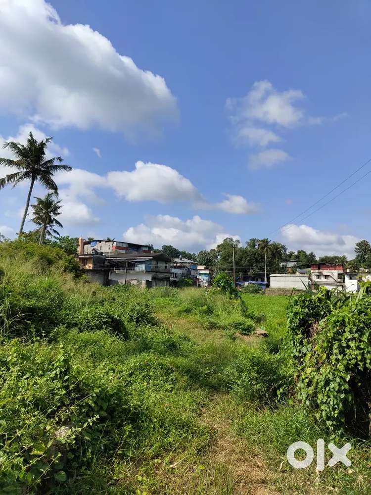 13 cent plot with building for sale