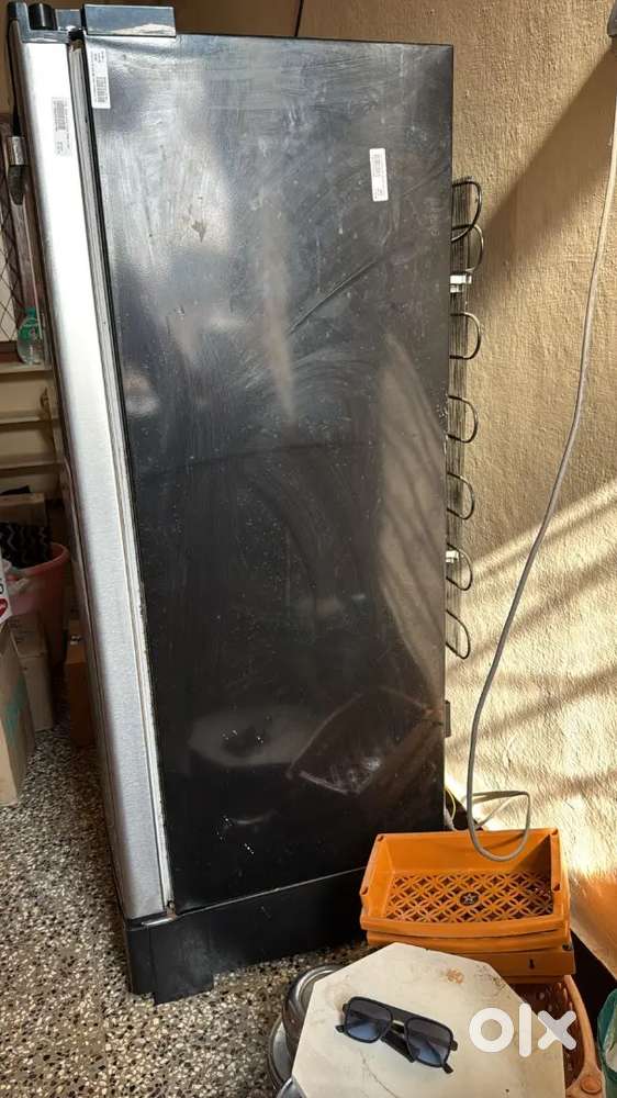 2.5years old WHIRLPOOL 3 STAR FRIDGE 200litres
