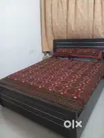 Queen size Bed with Wakefit Orthopedic Mattress