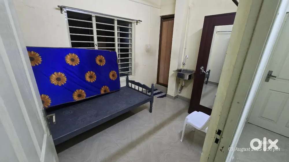 Single Room For Gens Bachelor in Kakkanad Near Infopark & Rajagiri