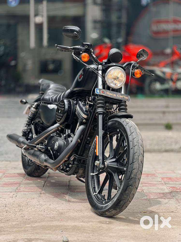 HARLEY DAVIDSON IRON 883