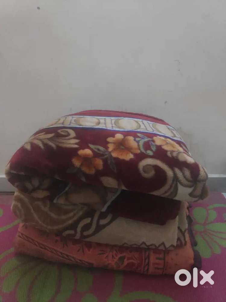 3 thick blankets