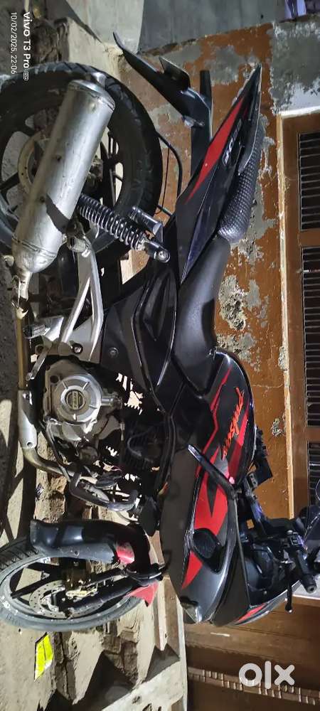 Pulsar 220f new condition new tyre new battery half self start