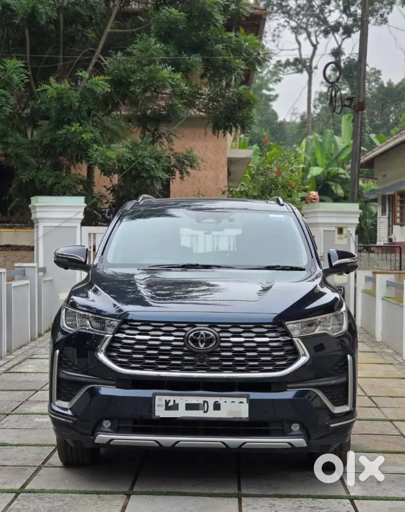 Toyota Innova Hycross 2023