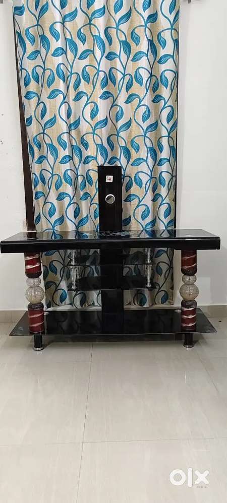 Stylish TV Stand with Glass Shelves and Decorative Pillars