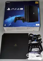 Sony PlayStation 4PRO 1TB Console Jet Black w/Games & controllers Used