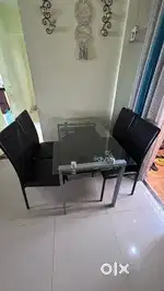 4 seater dining table set (Last offer)